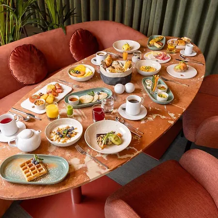Cenica Hotel, Curio Collection By Hilton ホテル